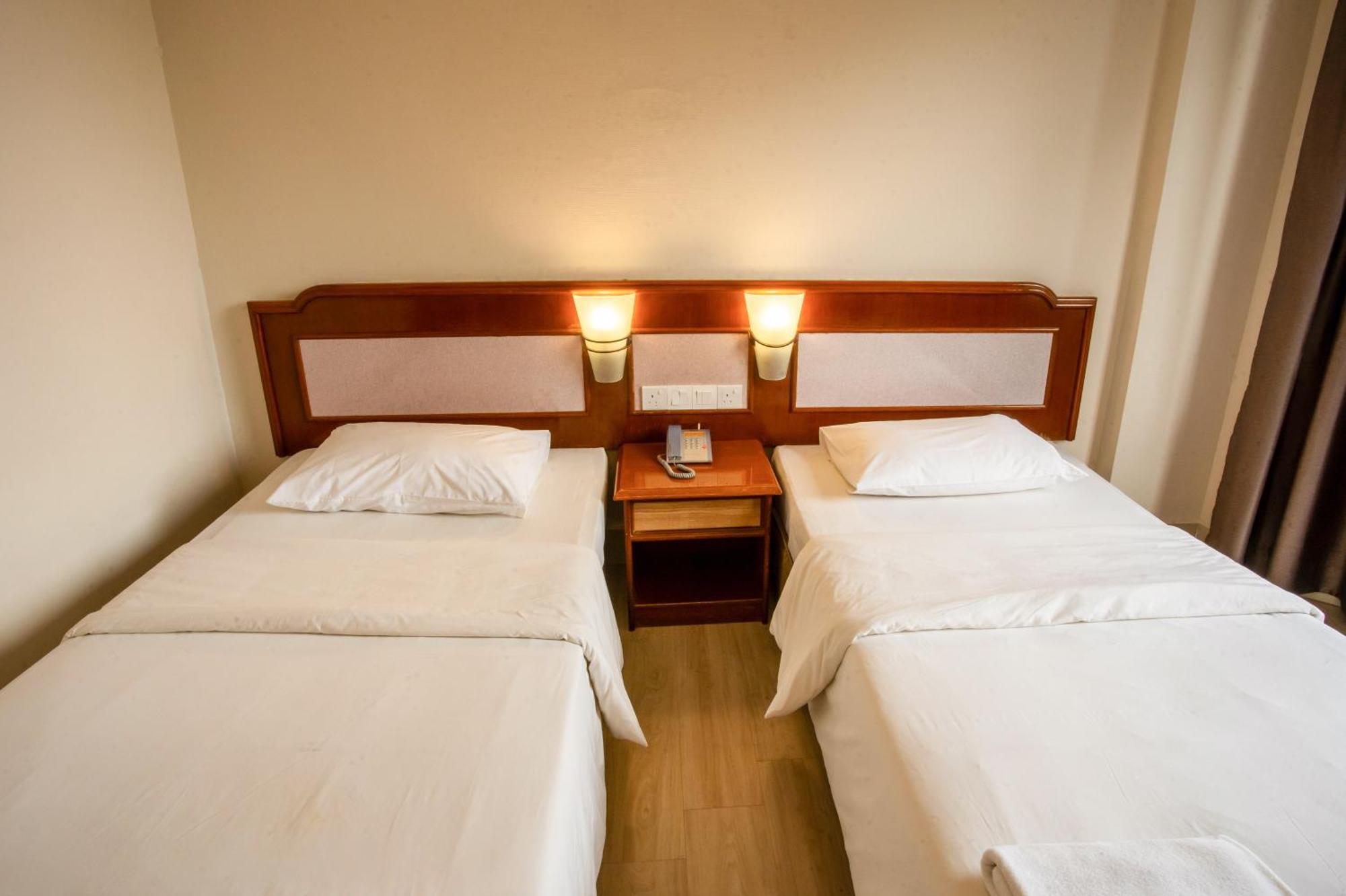 מירי Somerset Hotel מראה חיצוני תמונה