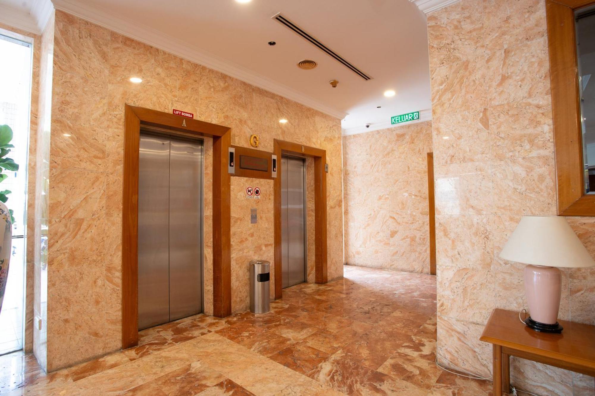 מירי Somerset Hotel מראה חיצוני תמונה