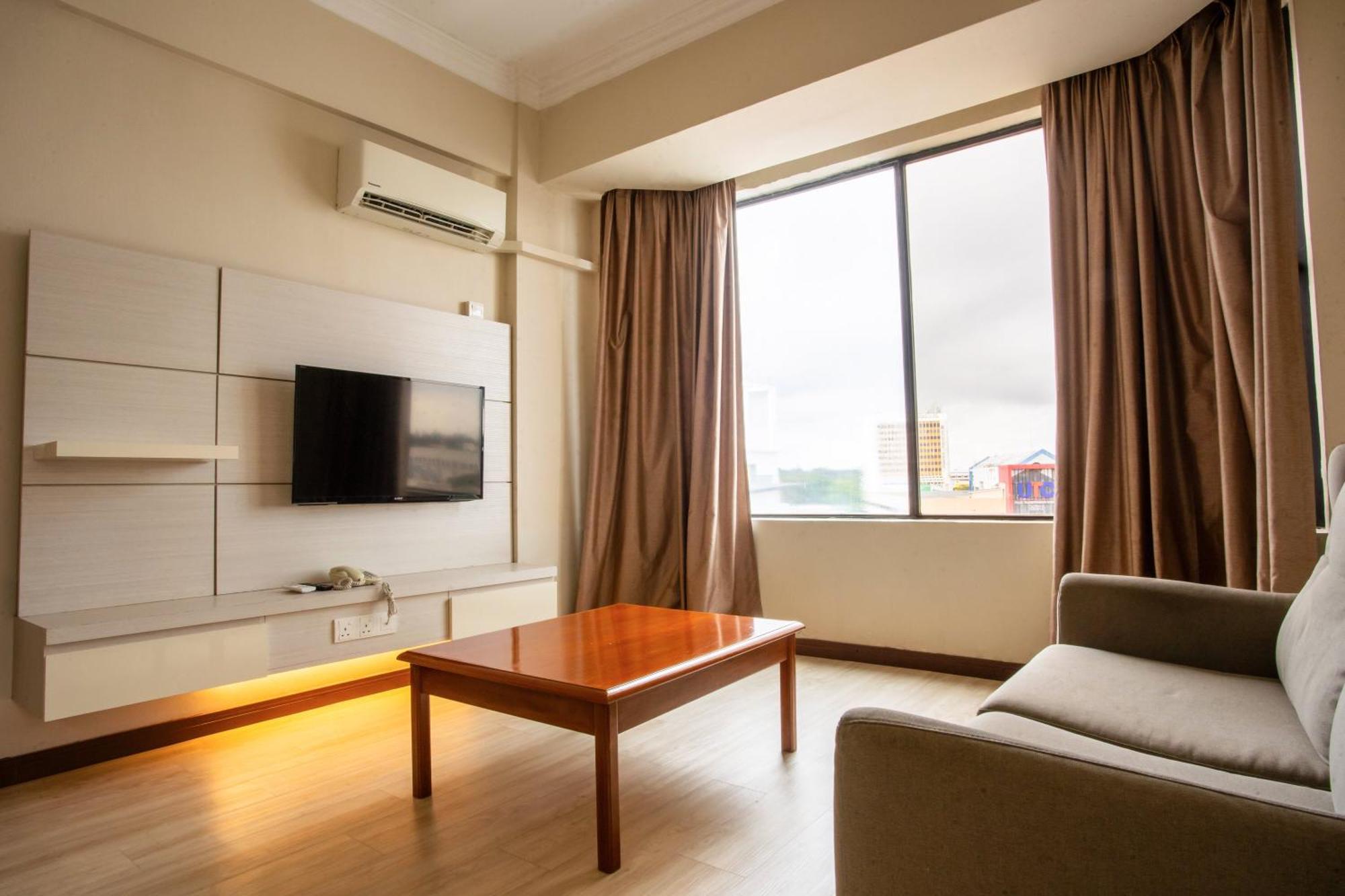 מירי Somerset Hotel מראה חיצוני תמונה