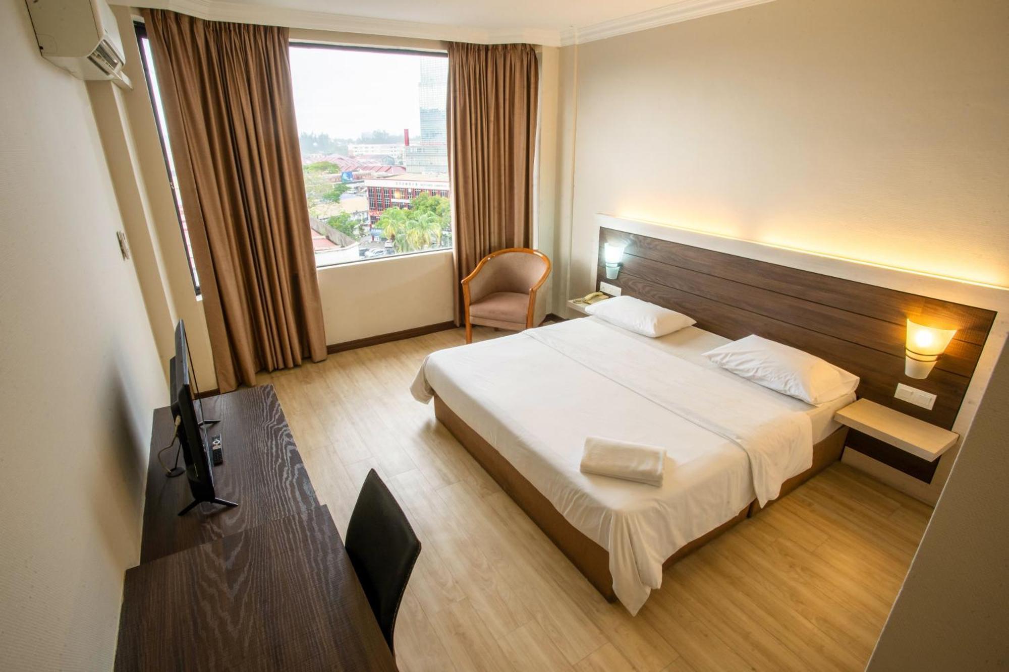 מירי Somerset Hotel מראה חיצוני תמונה