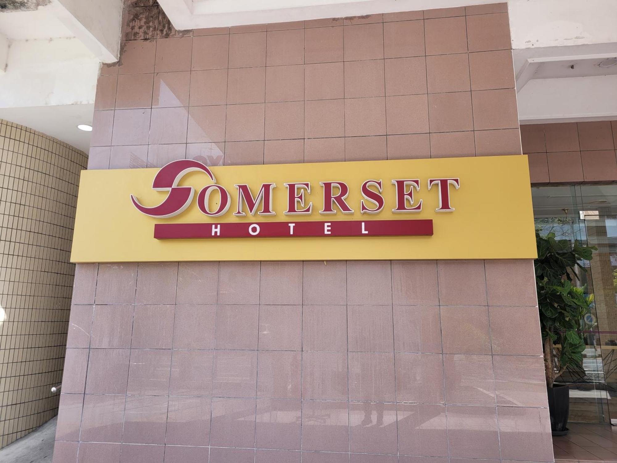 מירי Somerset Hotel מראה חיצוני תמונה