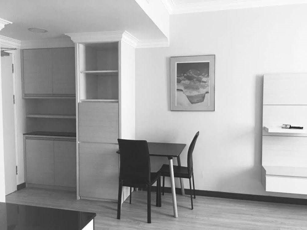 מירי Somerset Hotel מראה חיצוני תמונה